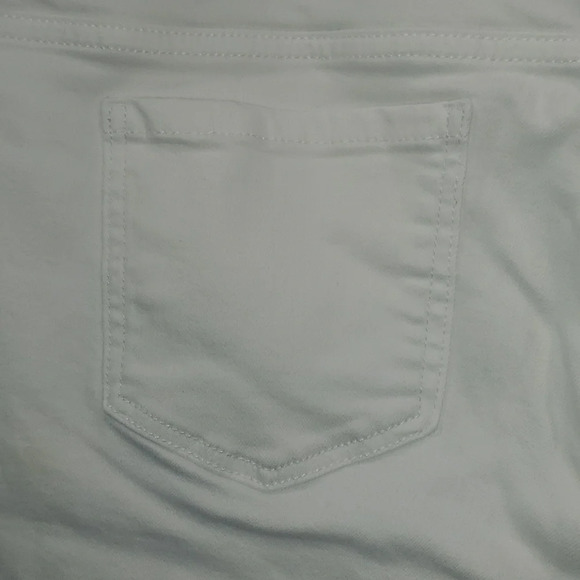 Torrid White Non-Distressed Jean Shorts Size 16 - Picture 8 of 16